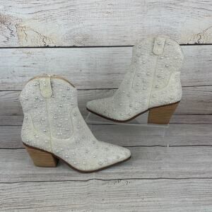 Betsey Johnson Emory Womens Sz 6M Diva Pearl Western Booties White